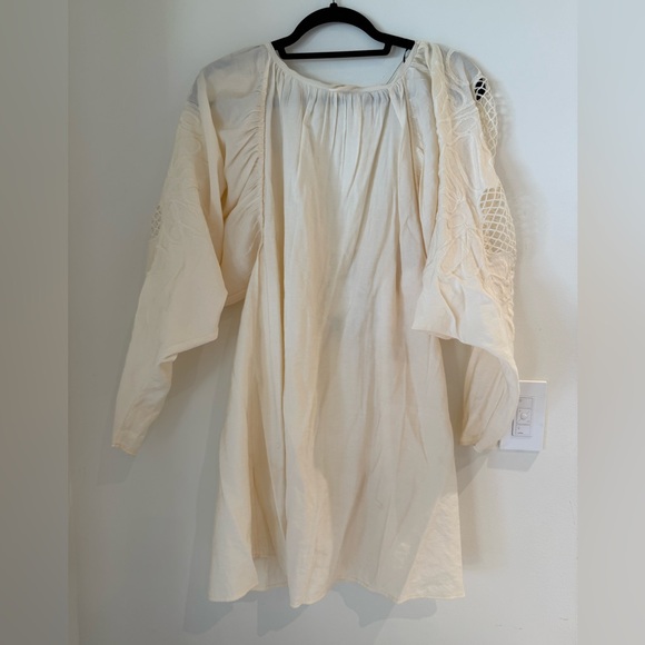 H&M Dresses & Skirts - H&M Cream Long Sleeve Dress